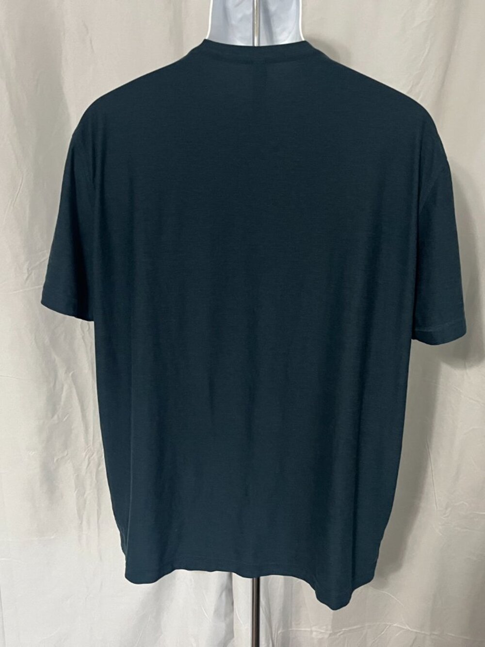 ๐ต Vuori Men's Dark Blue Stretch Athletic Short Sleeve T-Shirt XL โญ - Picture 4 of 5